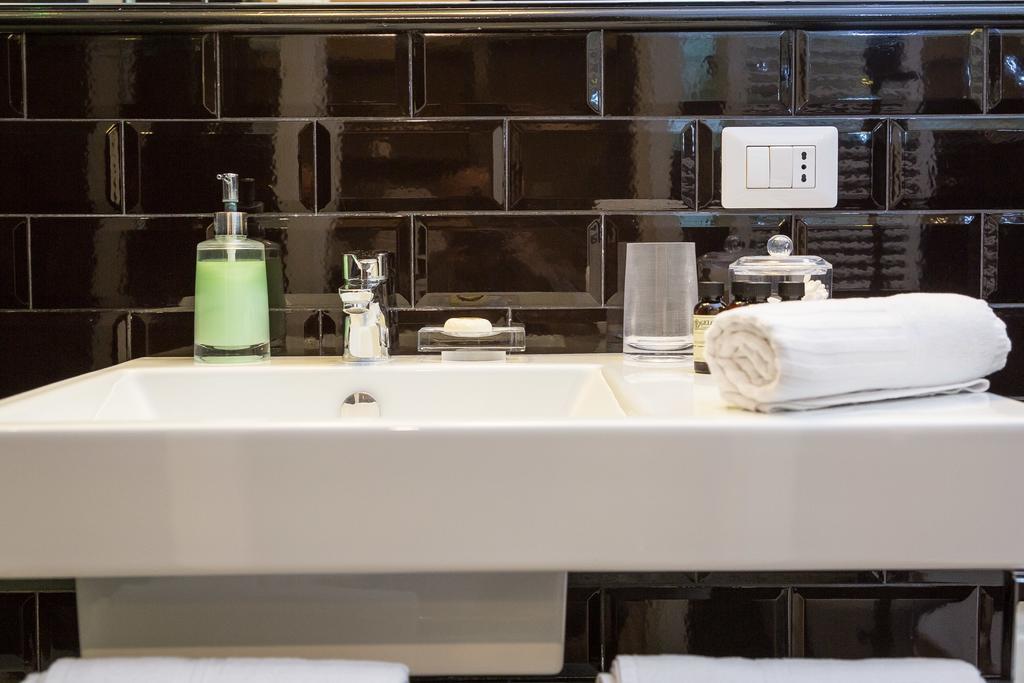 App Condotti Luxury Apartment In Рим Екстер'єр фото